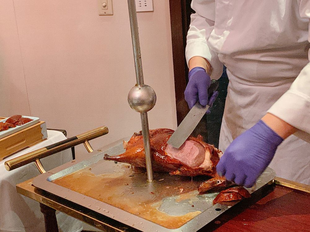 《新竹東區美食》東方軒中式料理 波龍烤鴨宴 火焰片皮鴨 香酥薄脆 吃過讚不絕口 聚會餐廳推薦