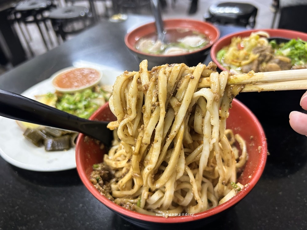 《新竹竹東美食》莊記牛肉麵館.無時無刻都要排隊.滷味才是主角.麵食才是配角 - 第13張圖 《新竹竹東美食》莊記牛肉麵館.無時無刻都要排隊.滷味才是主角.麵食才是配角