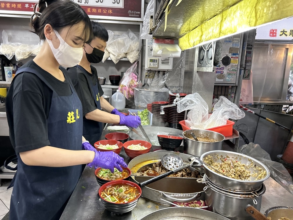 《新竹竹東美食》莊記牛肉麵館.無時無刻都要排隊.滷味才是主角.麵食才是配角 - 第4張圖 《新竹竹東美食》莊記牛肉麵館.無時無刻都要排隊.滷味才是主角.麵食才是配角