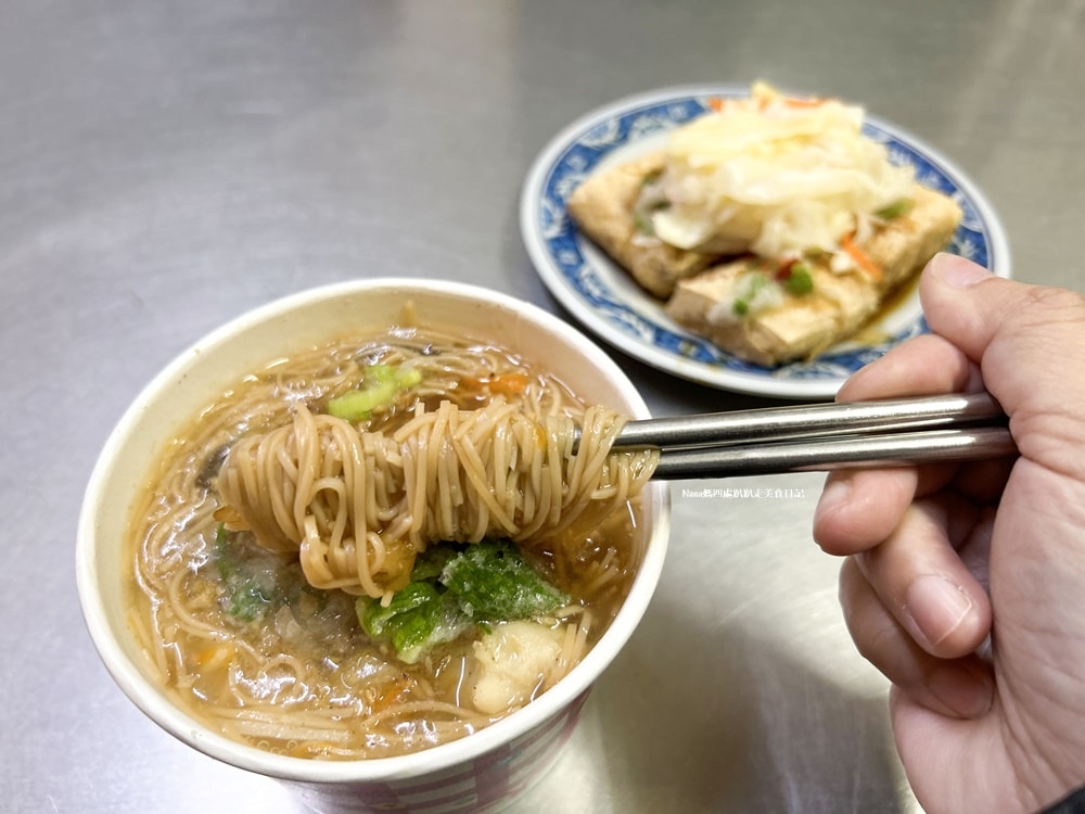 《新竹竹東美食》原郵局臭豆腐蚵仔麵線 躲在暗巷的神秘小吃 在地人才知道的美食