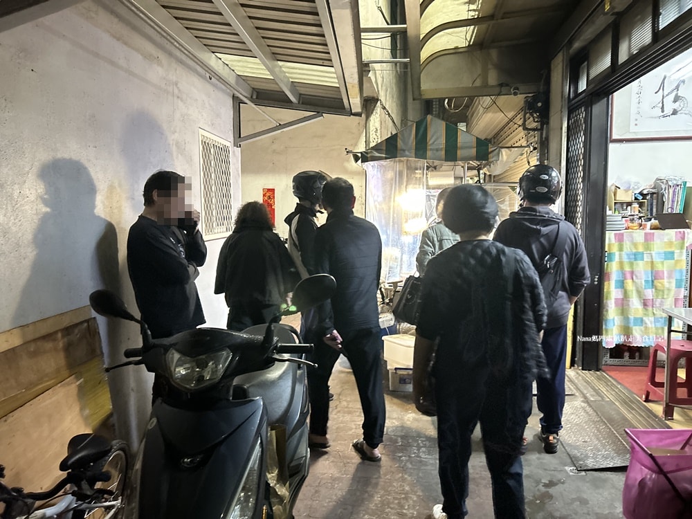 《新竹竹東美食》原郵局臭豆腐蚵仔麵線 躲在暗巷的神秘小吃 在地人才知道的美食