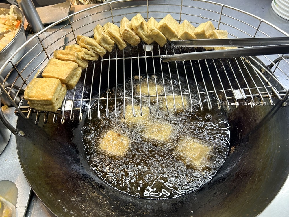 《新竹竹東美食》原郵局臭豆腐蚵仔麵線 躲在暗巷的神秘小吃 在地人才知道的美食